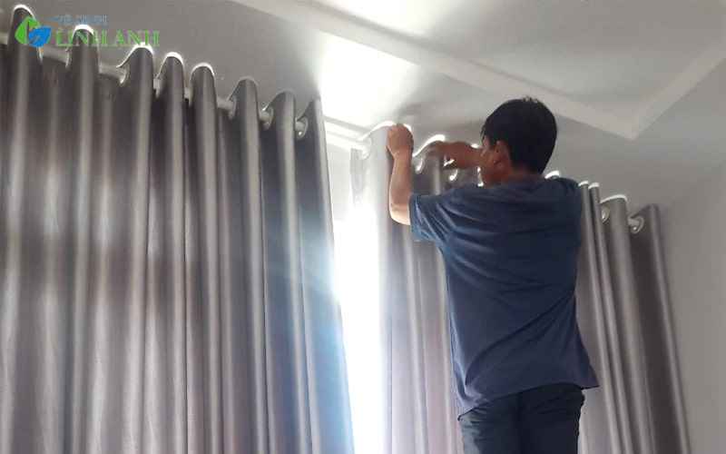 Tháo Rèm Cửa Để Giặt Có Làm Hỏng Form Không? - Giải Đáp Thắc Mắc Và Các Yếu Tố Ảnh Hưởng